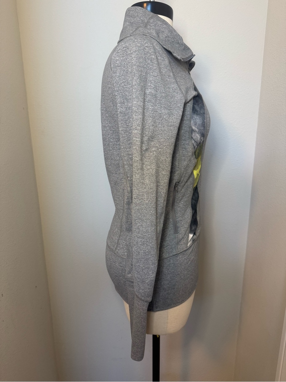 Lululemon In Stride jacket - Picture 3 of 6